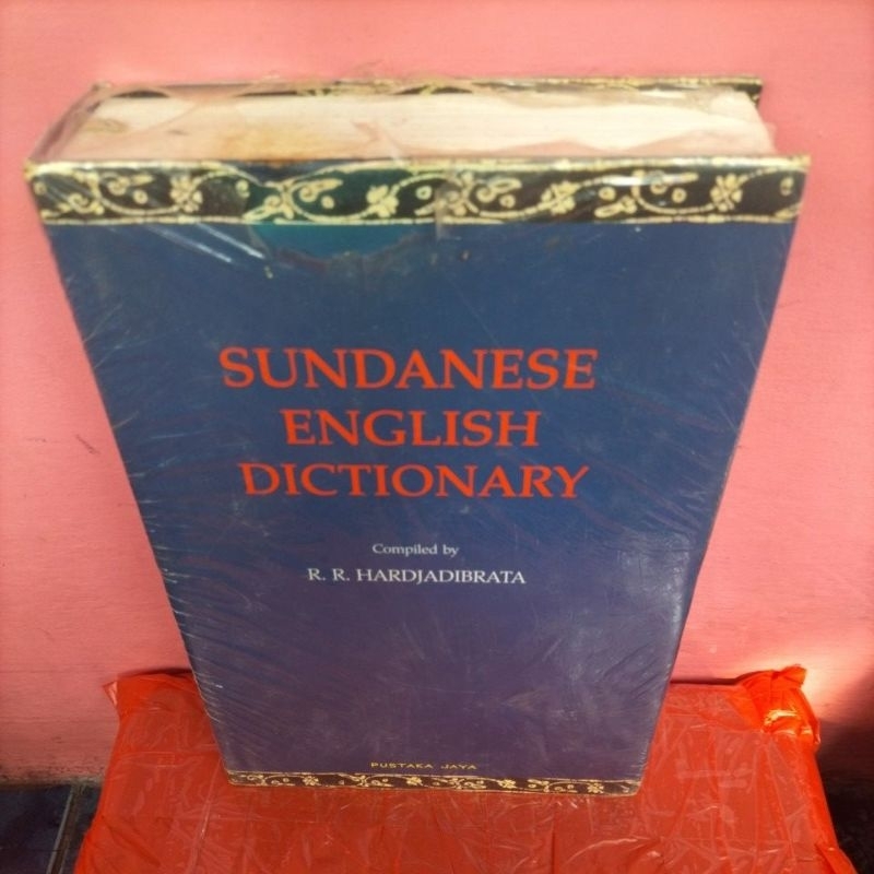 buku Sundanese English dictionary R.R .Hardjadibrata