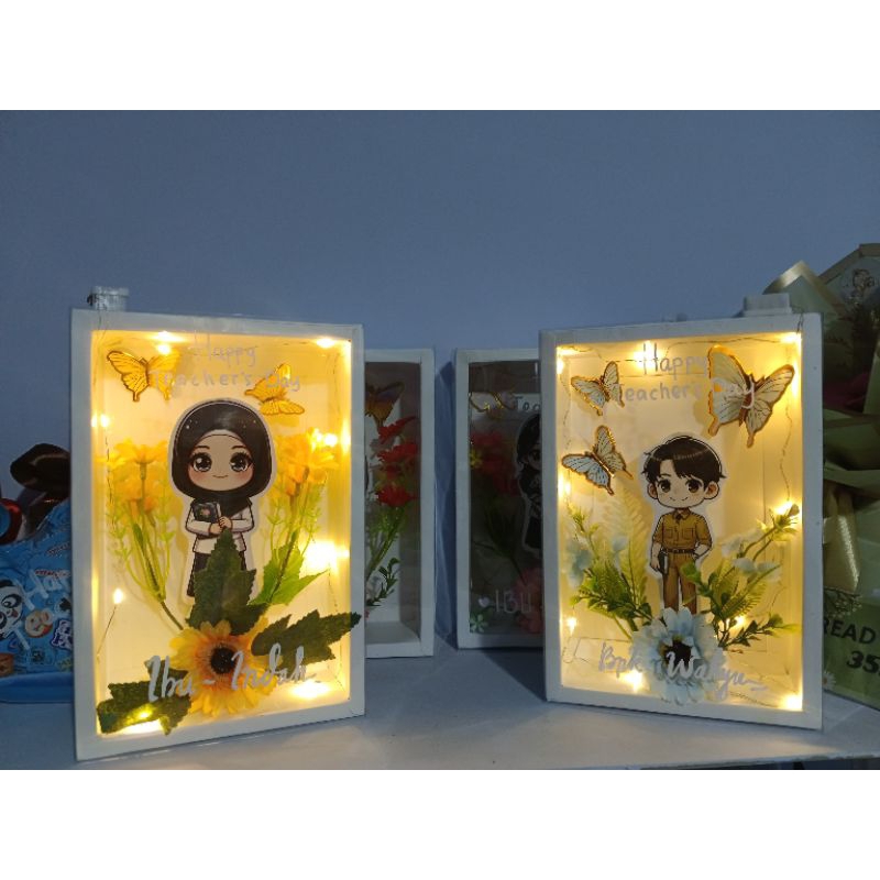 

GRIZELLE GIFT - KADO BOX HARI GURU , KADO BOX LAMPU UNTUK HARI GURU GIFT BOX GUR UMURAH LUCU