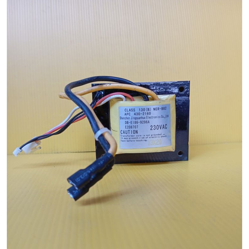 Travu copota UPS APC 600VA 325W