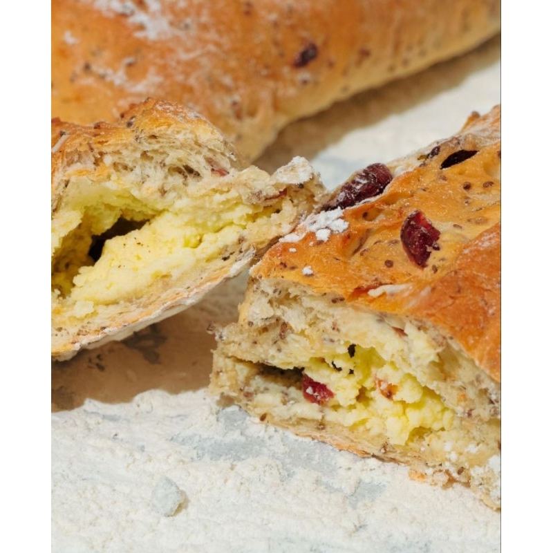 

Cranberry Cheese - Roti Macan Fresh Artisan Bread