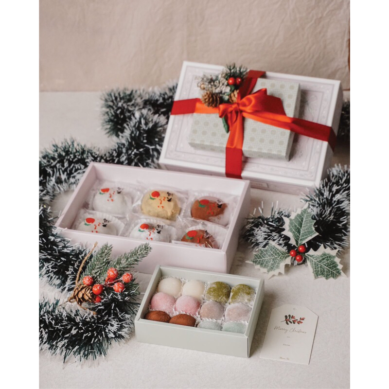 

Mochamochi Christmas Hampers E