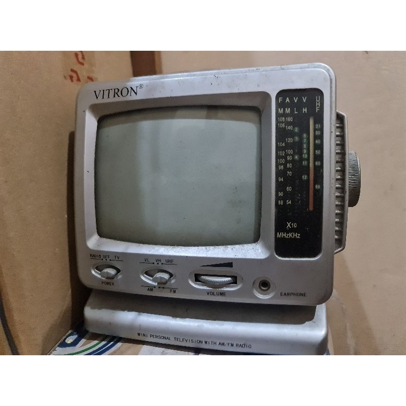 TV mini jadul hitam putih