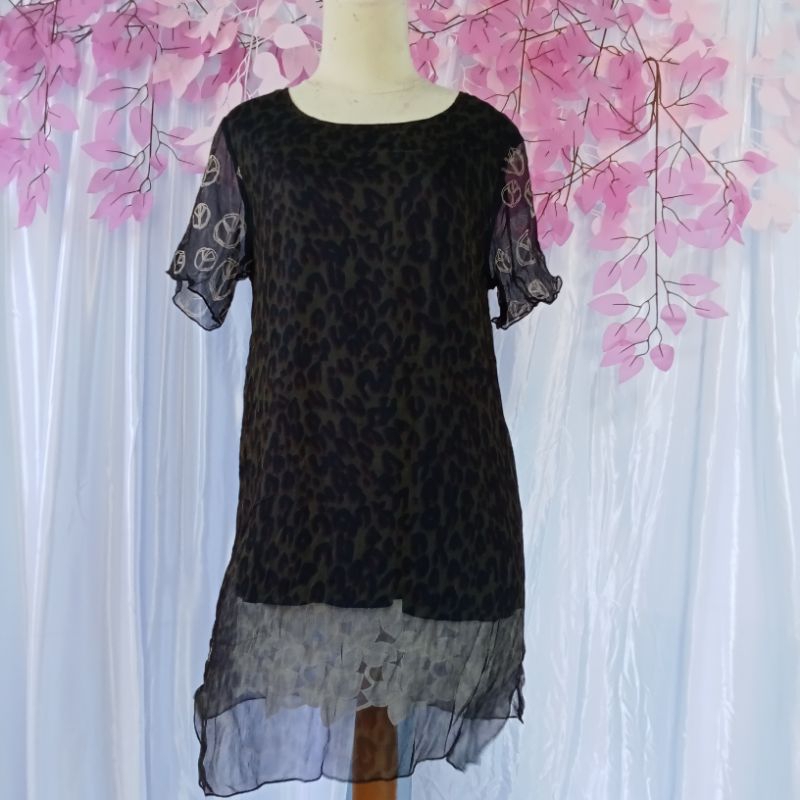 blus sifon motif macan tutul