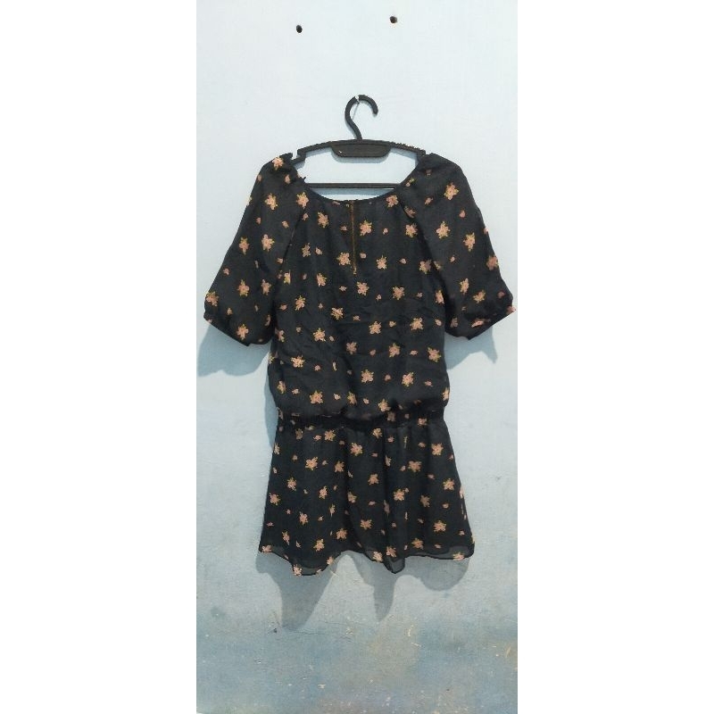 Preloved Atasan Bunga-Bunga