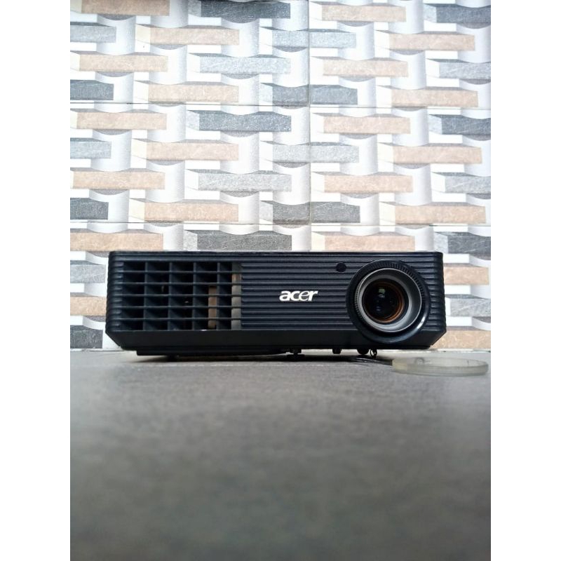 Proyektor/projector Second/bekas Acer x1161. 2700 ansi lumens. xga. DLP. murah bagus