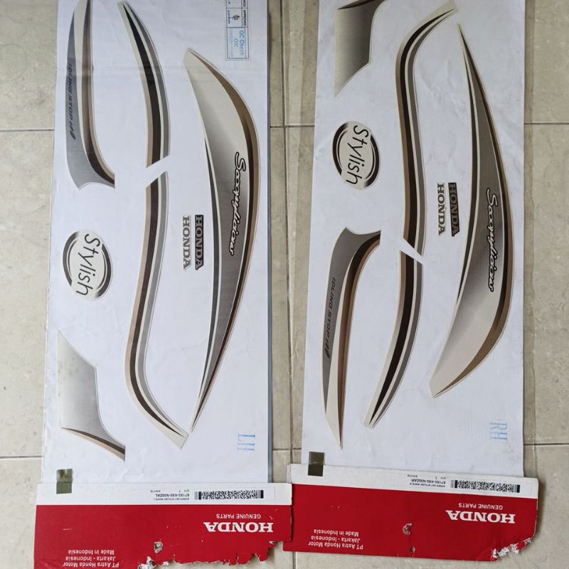 striping stiker les body Honda Scoopy stylish 2018 putih original AHM
