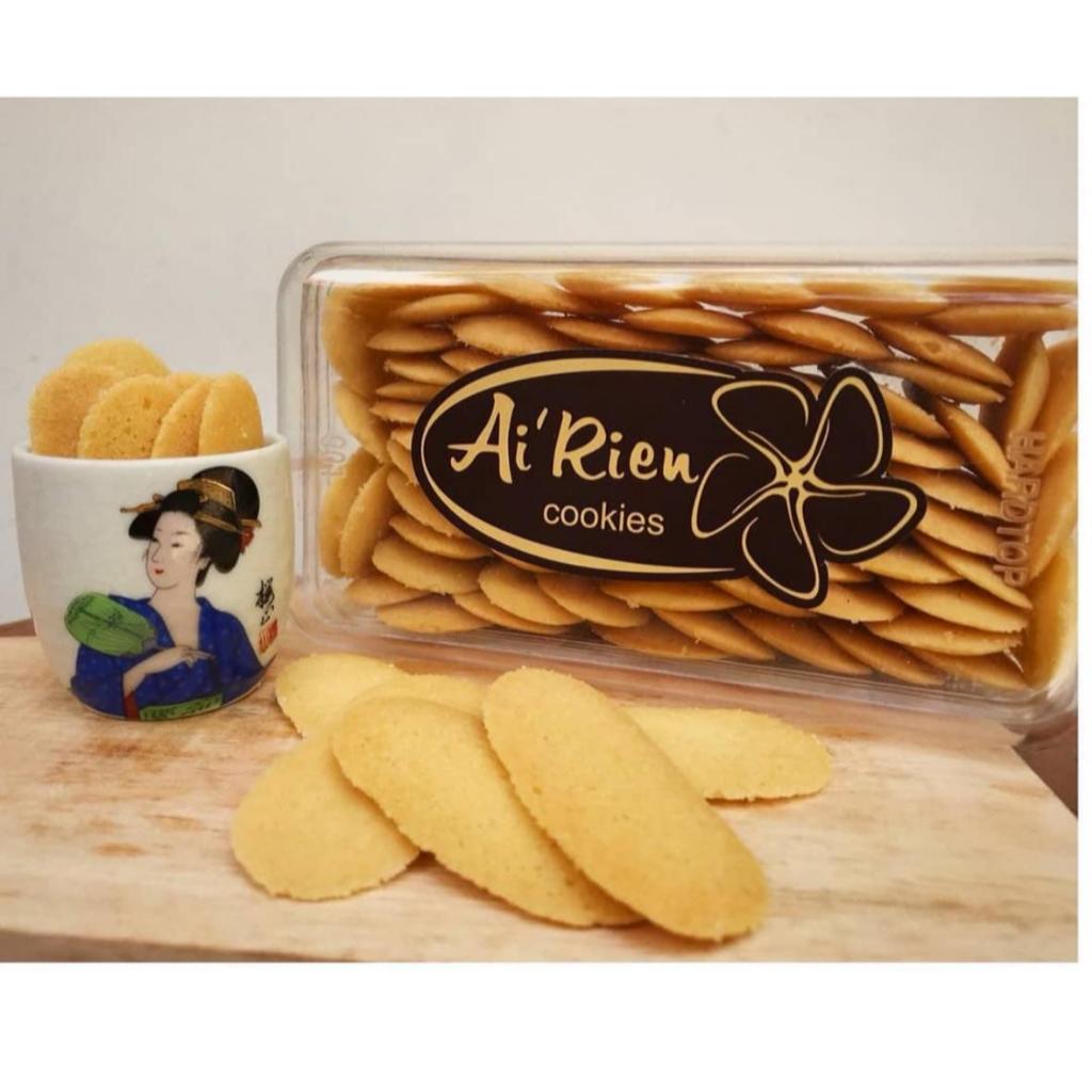 

Lidah Kucing by Ai'Rien Cookies