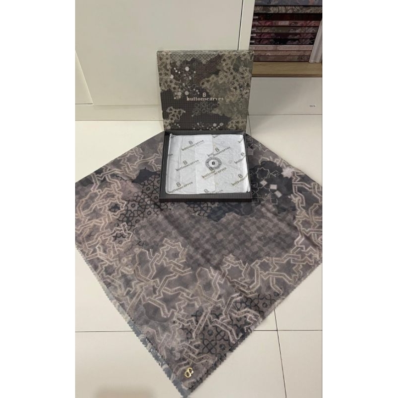 Preloved Buttonscarves Haramain