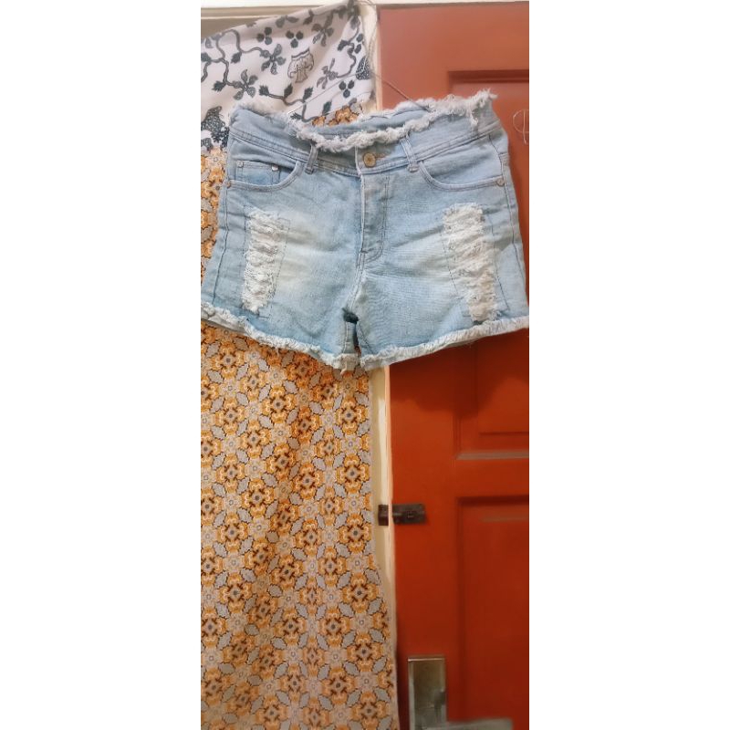 celana pendek wanita jens