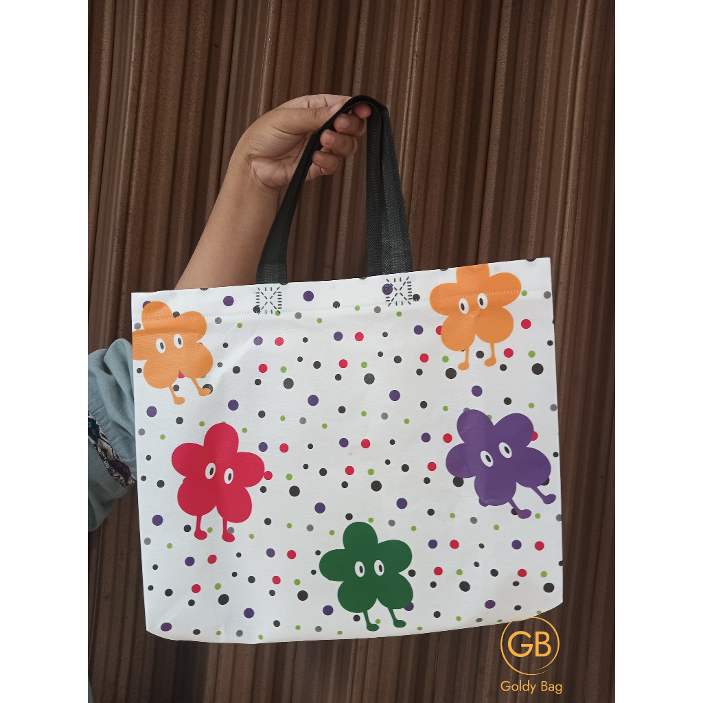 

TAS BOX SOUVENIR GAMBAR KARAKTER