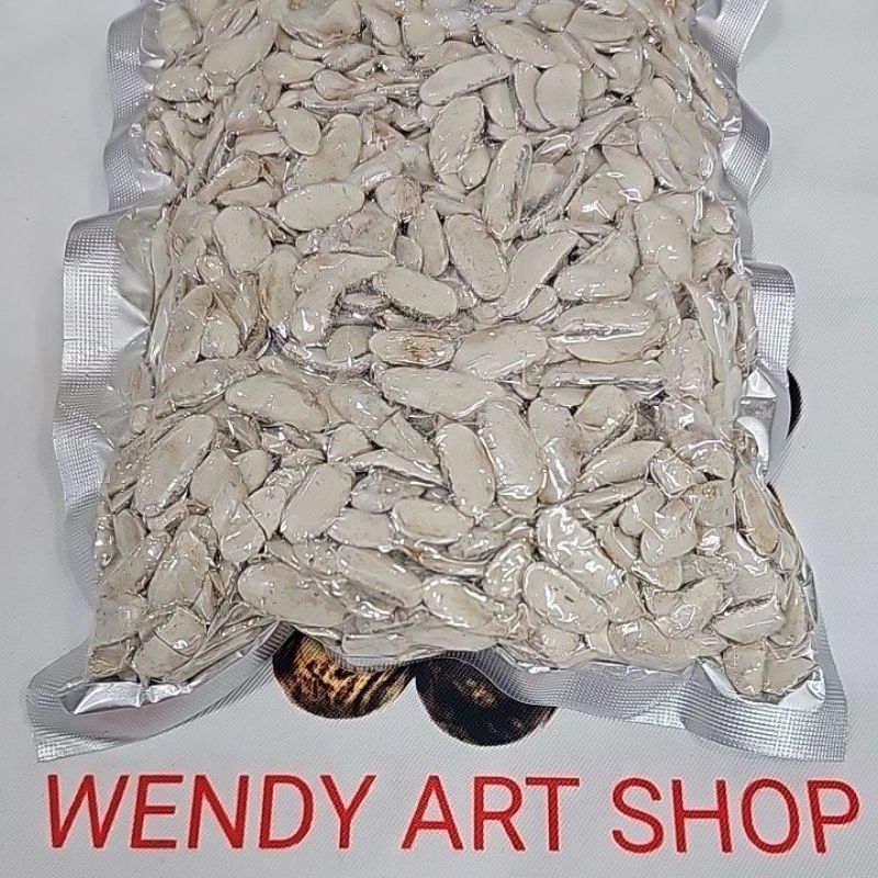 

Biji Mahoni Kupas +/- 500 Gram