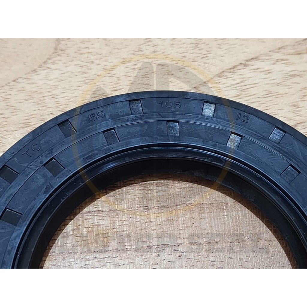 OIL SEAL TC 65 105 12 . TC 65 X 105 X 12 NBR TAIWAN