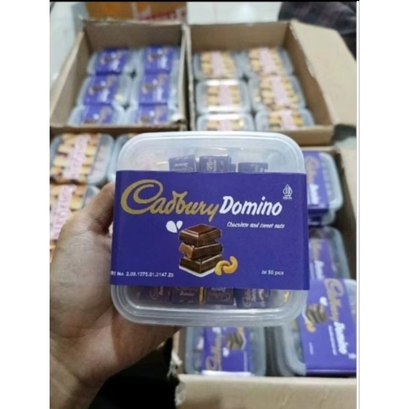 

cedberry domino chocolate and nuts cube isi 50pcs