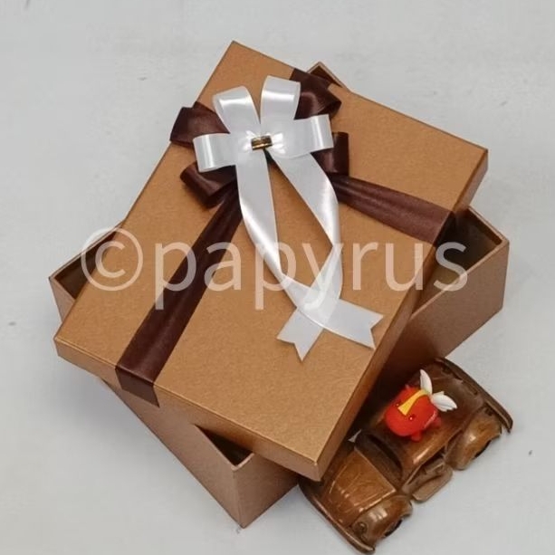 

PAPYRUS 17,5x22,5 Tinggi 10cm Kotak Kado Gift Box Hadiah V3