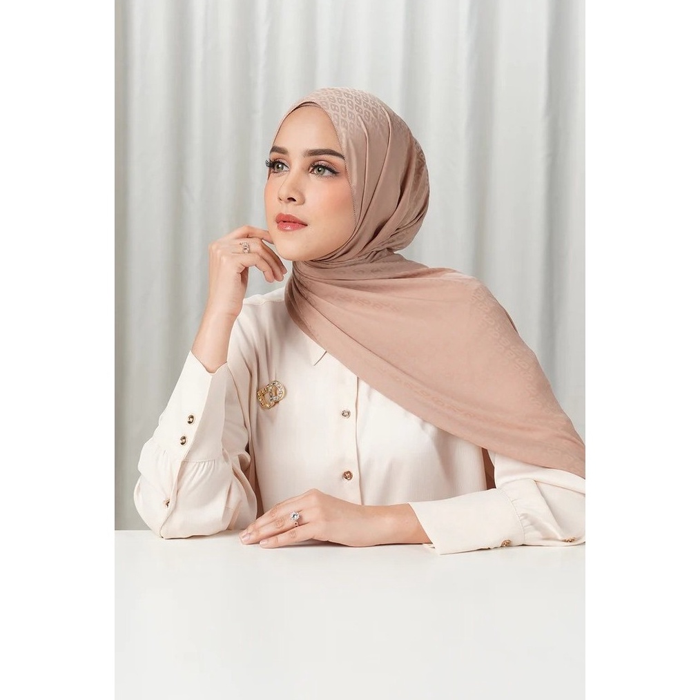 KODE J16V TAPIS SATIN JACQUARD SHAWL  BUTTONSCARVES