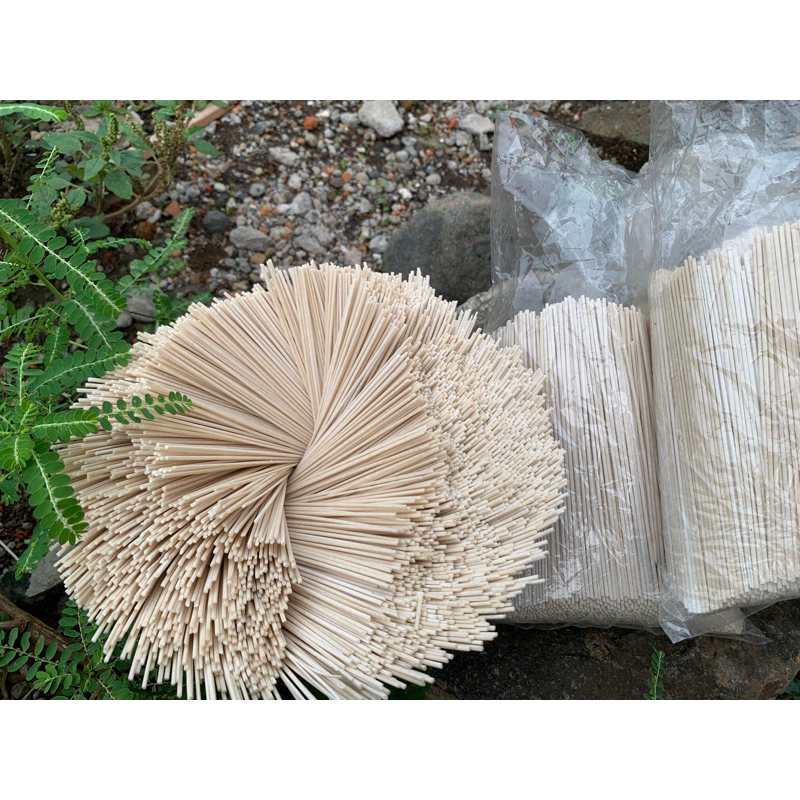 

MI LIDI KECIL MENTAH 500GRAM 13CM