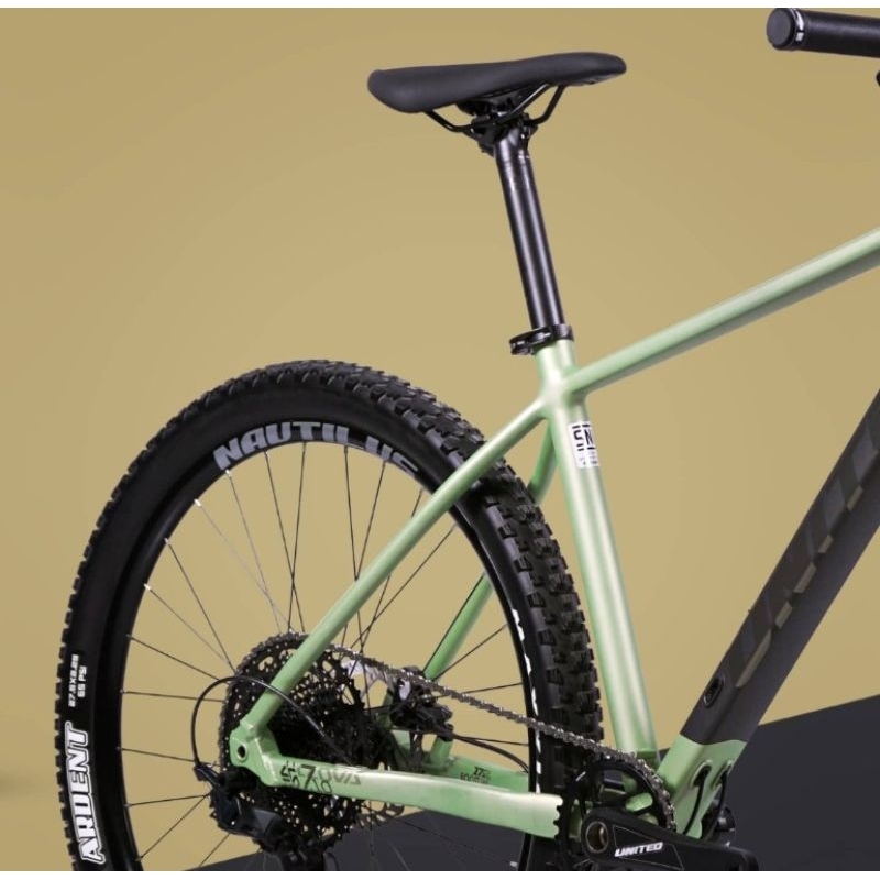 united clovis 7.10 size S 29er