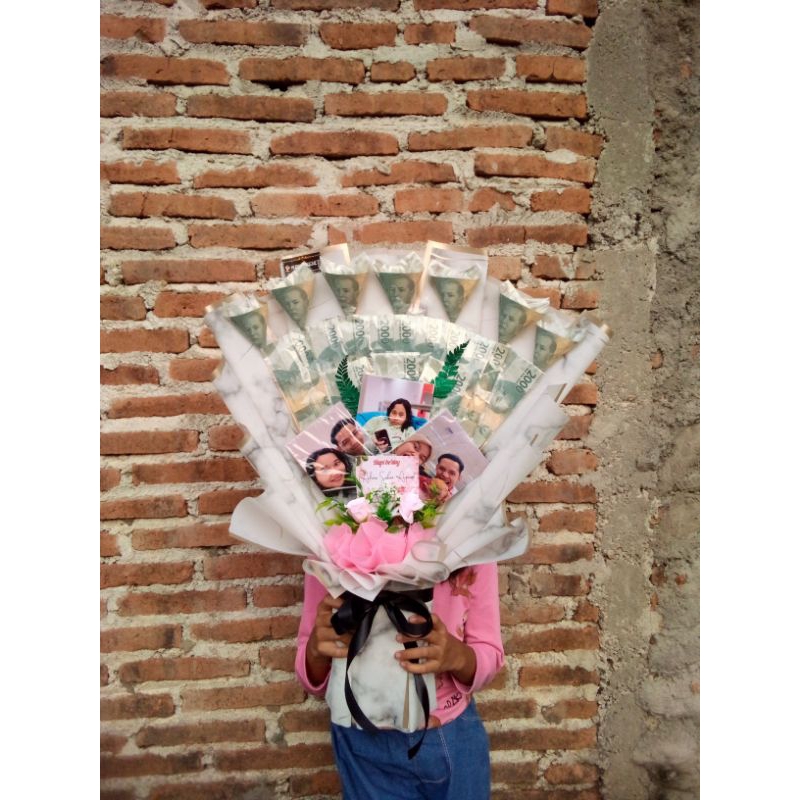 buket foto dan uang