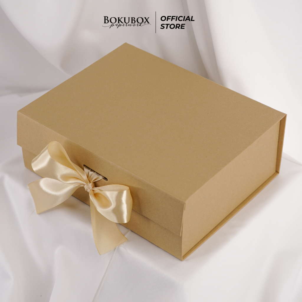 

Hardbox Kancing Pita KRAFT [30x18x6] Kotak Kado / Hardbox / birthday box / box hampers / bridesmaid box