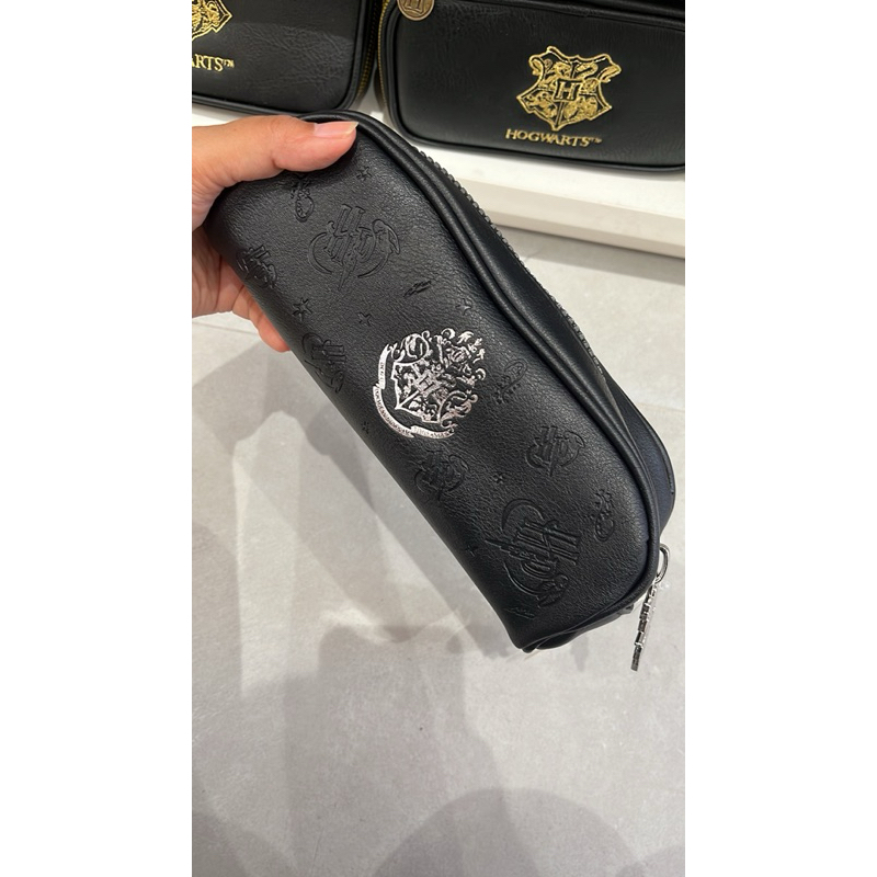 

Kotak Pensil Harry Potter Gryffindor Slytherin