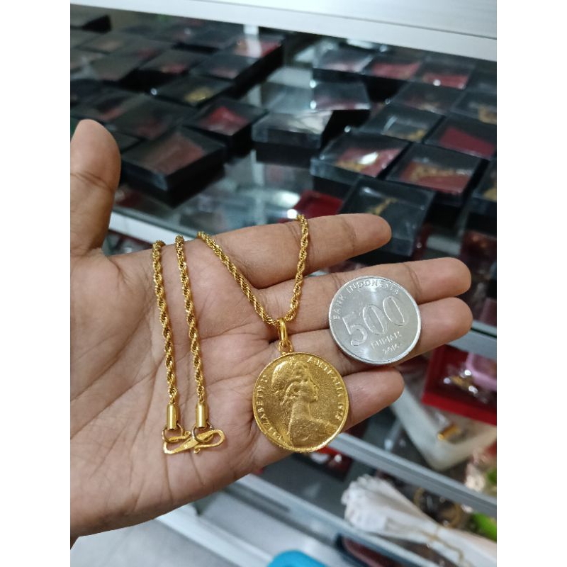 kalung koin besar tambang titanium wanita lapis emas