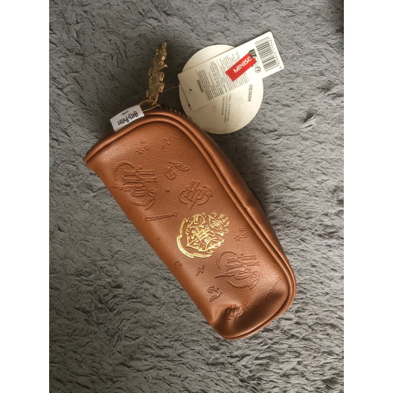 

[READY STOCK] Merch Miniso Harry Potter Pencil Case Harry Potter Coklat Gold Embossed
