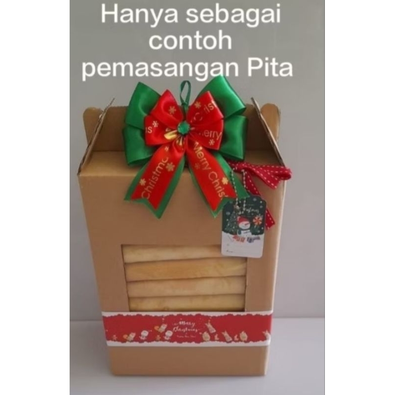 

PITA NATAL HAMPERS SIAP PAKAI PITA SAJA TIDAK ADA HANGTAG Ukuran 12x12cm