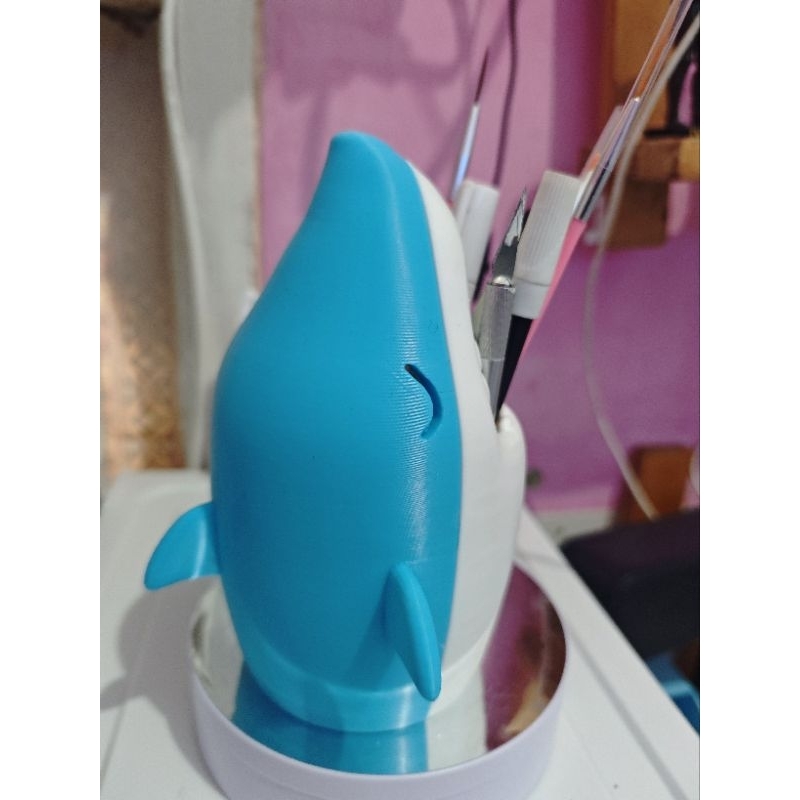 

Shark Pen Holder / Tempat pensil / Tempat Bolpen / Dekorasi
