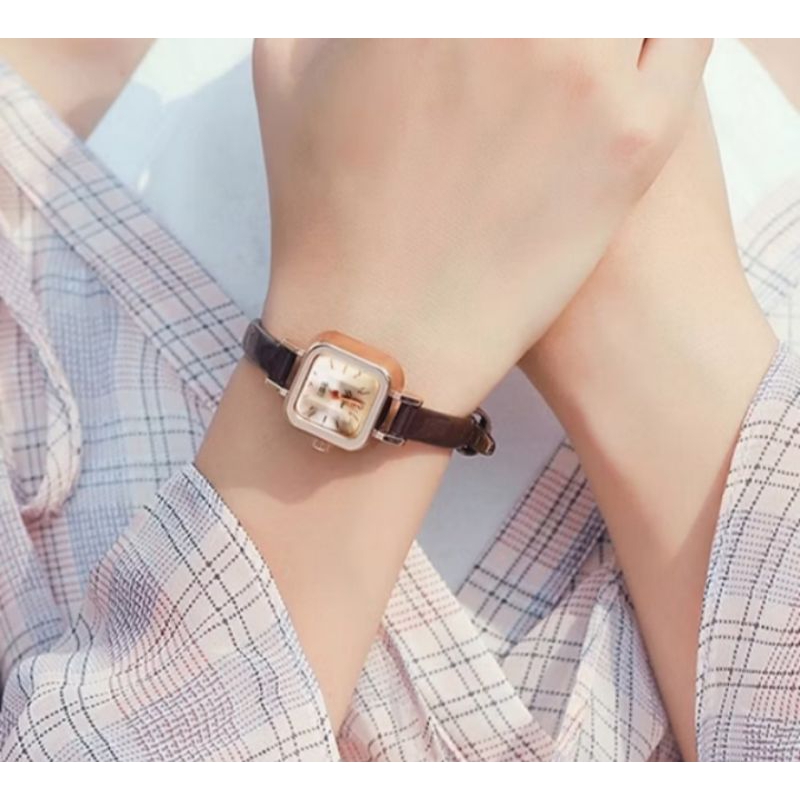 jam tangan kecil wanita kotak