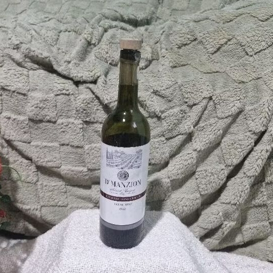 Botol Bekas Minuman Keras Merk D'Manzion untuk Hiasan Pajangan Dinding