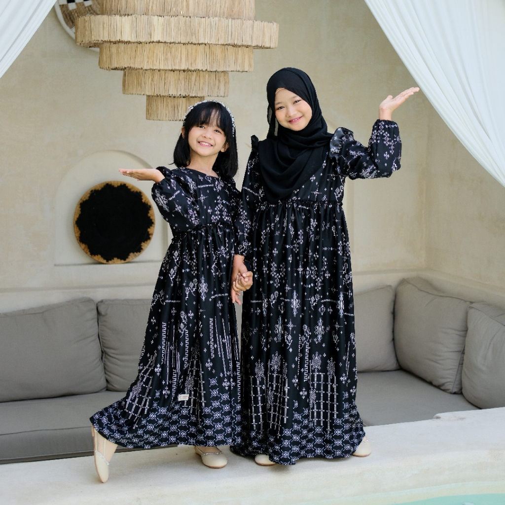 Latopia_ Baju By Lora - Gamis Couple Keluarga Seravina Black Set Gamis Koko Lebaran 2026