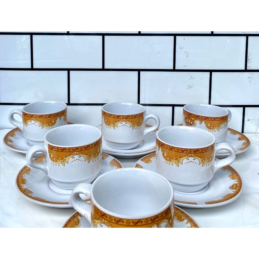 1 SET GELAS KERAMIK LUCKY MOTIF MAHKOTA KUNING ISI 12 PCS (6 GELAS+6 TATAKAN)