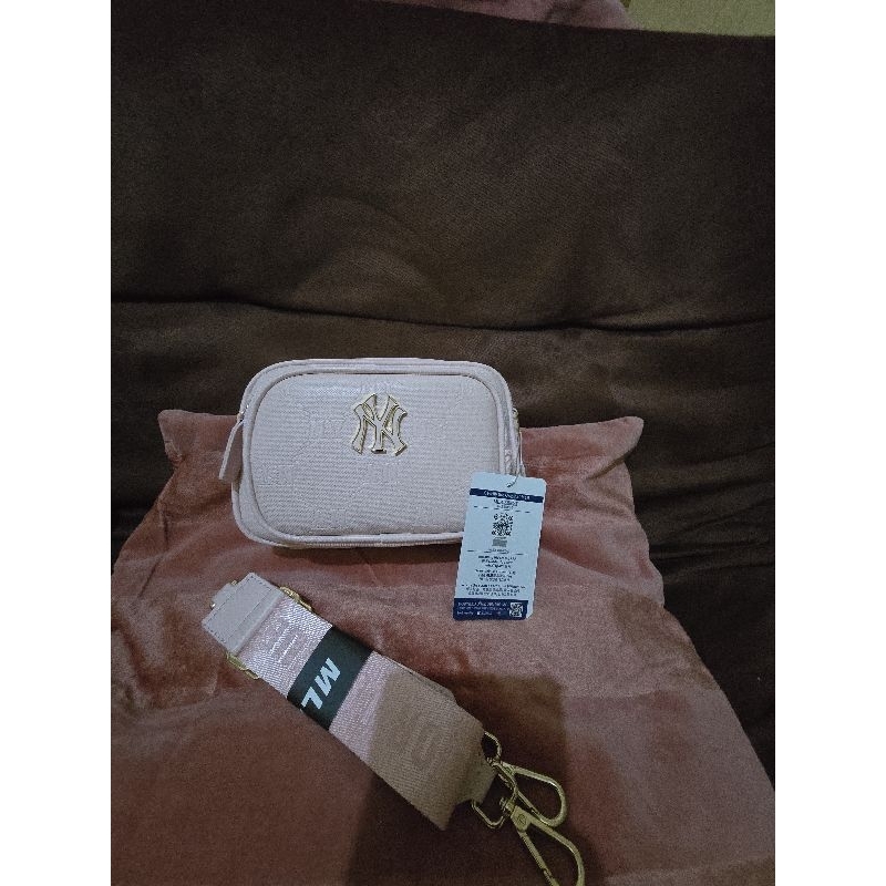 MLB Pink Cam Bag