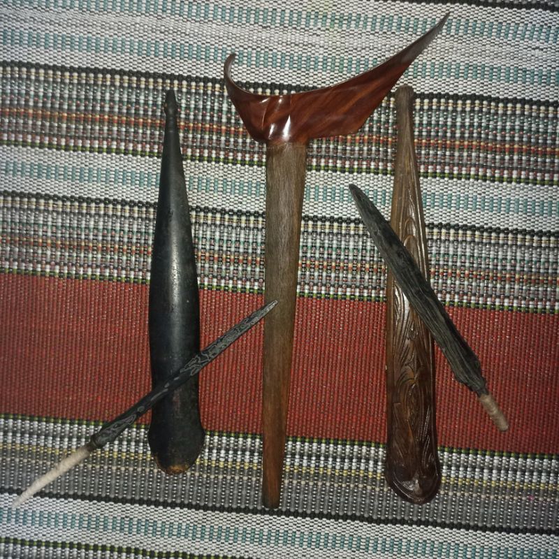 Borongan Pusaka 1 Warangka Branggah dan 2 T0mb4k Sepuh Kuno