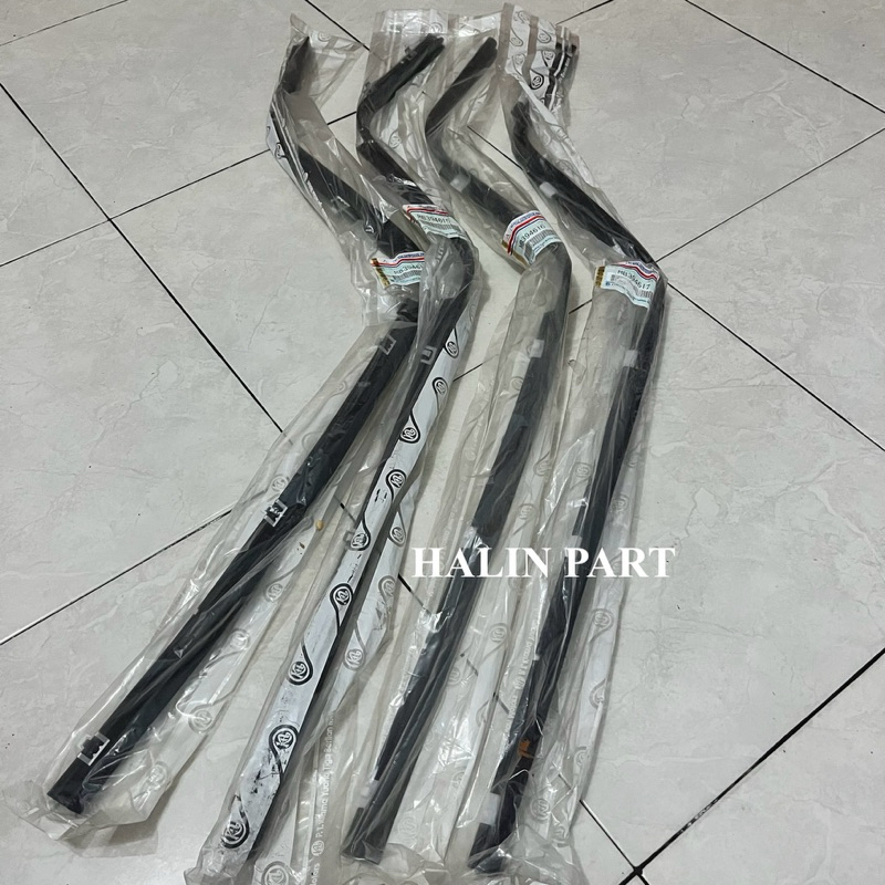 (1SET=4BIJI) WATER STRIP/KARET JEPIT KACA/PELIPIT KACA PINTU COLT DIESEL RAGASA MARUTI TEPAK ORIGINA