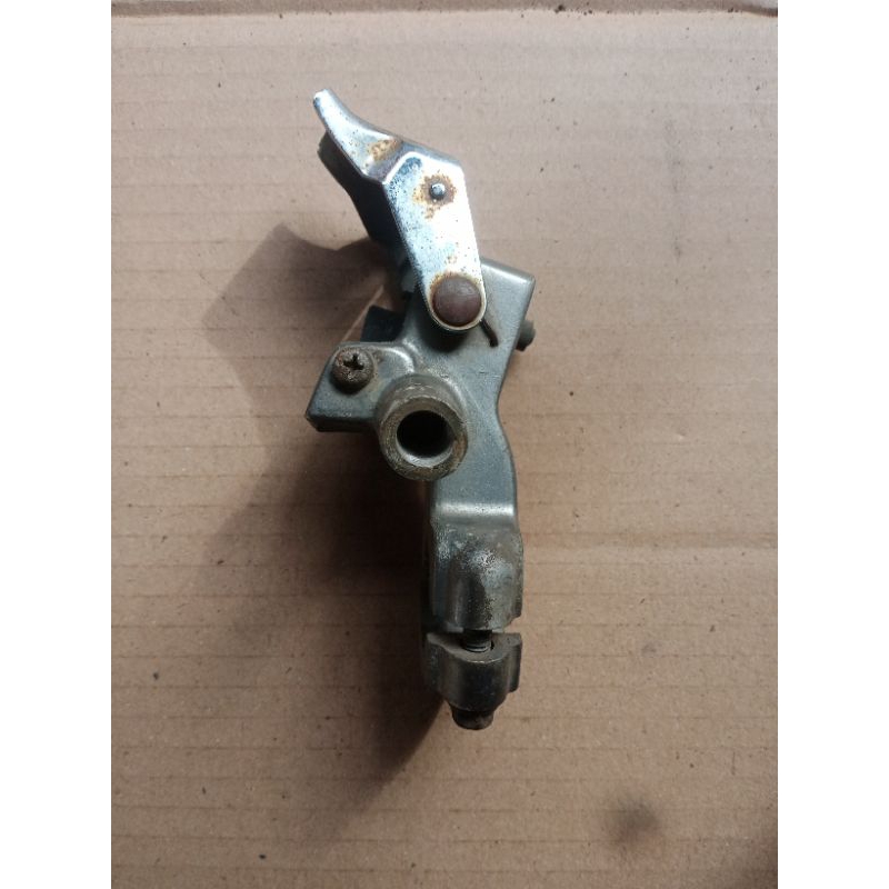 jual dudukan hendel kiri dudukan rem belakang dudukan spion kiri Honda Scoopy karburator Scoopy fi s