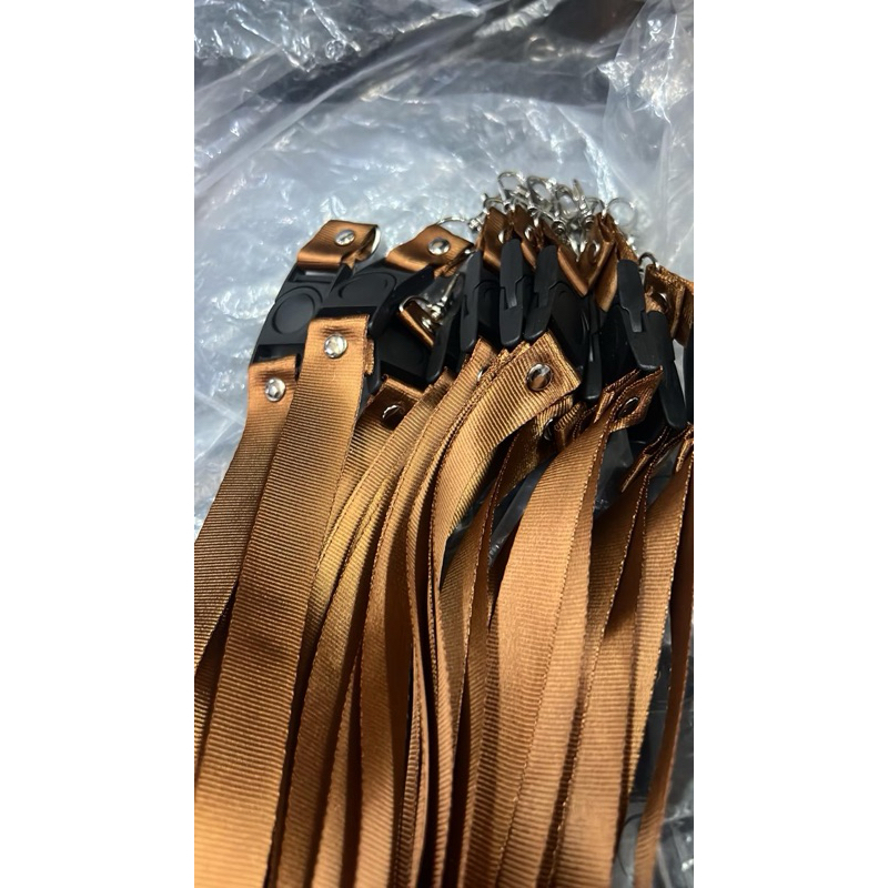 

Tali Nilon 2cm COKLAT , lengkap Kait Stopper Lanyard buat kait/pasang ke kartu