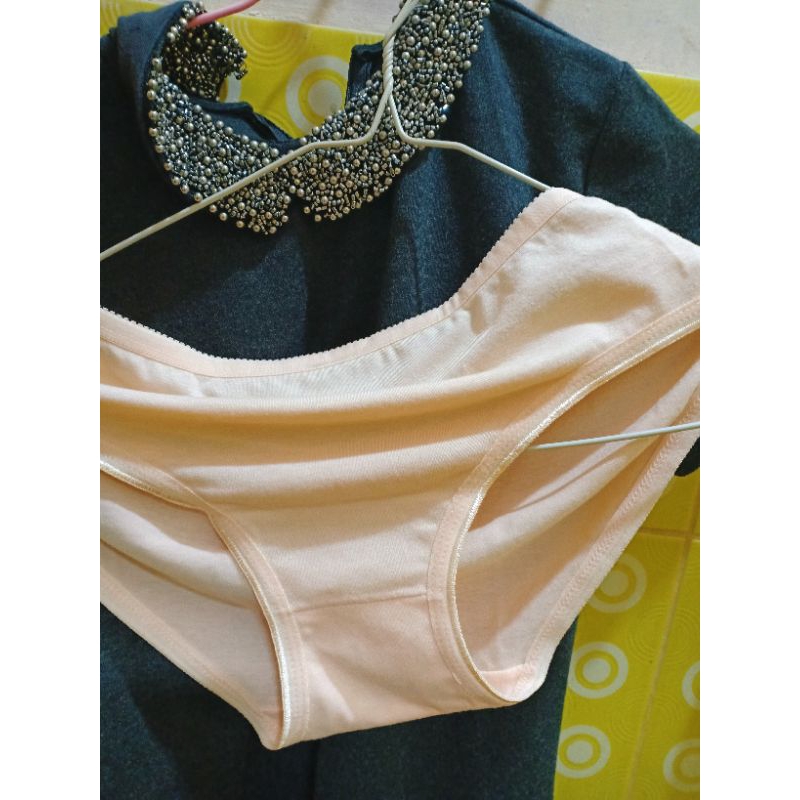 Celana Dalam Aroma Khas Wanita