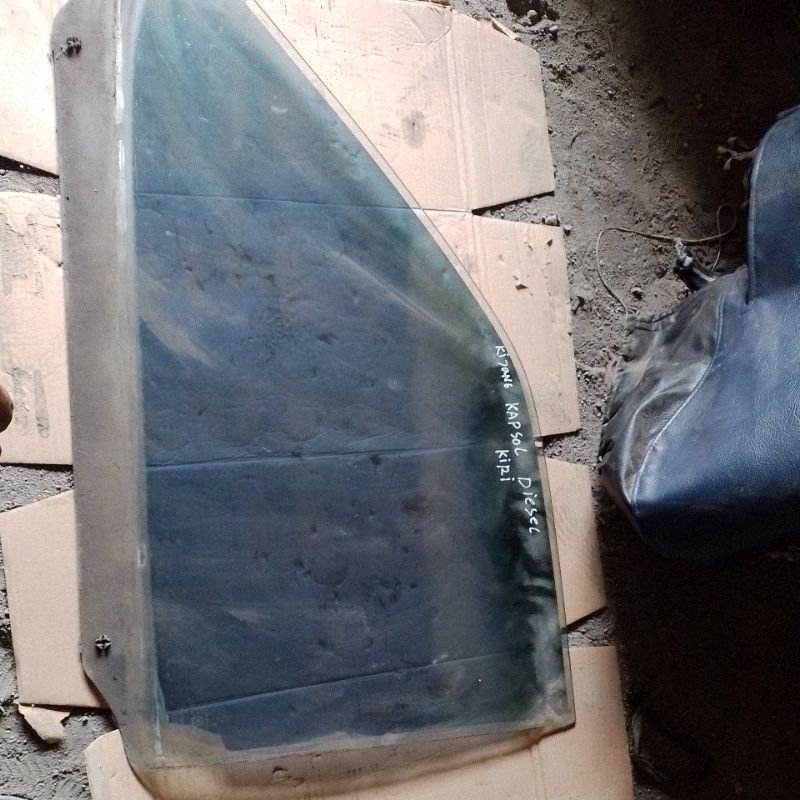 kaca pintu kiri kijang kapsol diesel original.