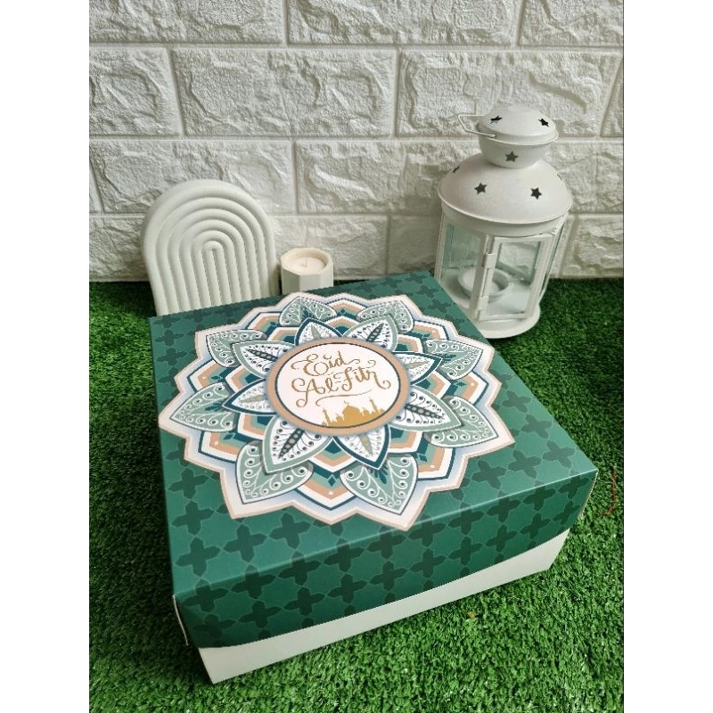 

Dus Packaging Kue Tart Hampers Lebaran Motif Classic green Ukuran 22 x 22 x 10cm