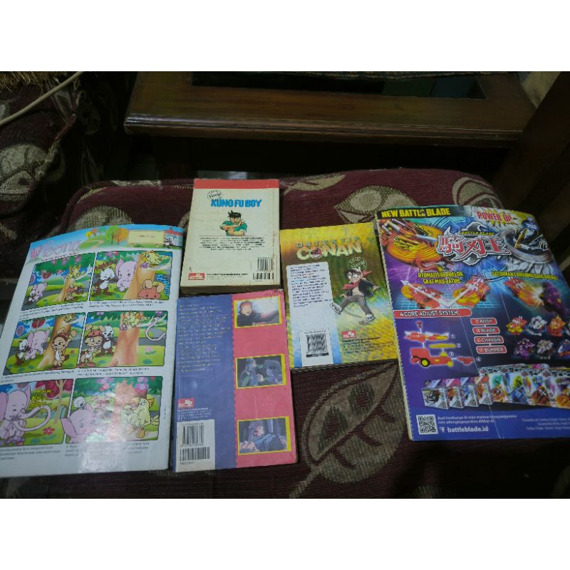 Berbagai Macam Komik seperti Kungfu Boy dan Detektif Conan, serta majalah Bobo tahun 2014&2015