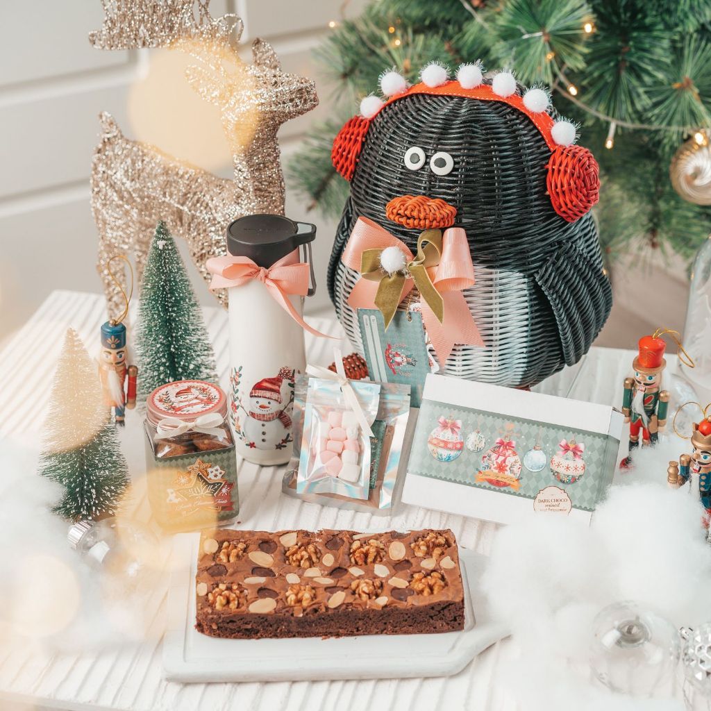 

Chocolovers - ADORABLE PENGUIN HAMPERS | PARCEL | CHRISTMAS |