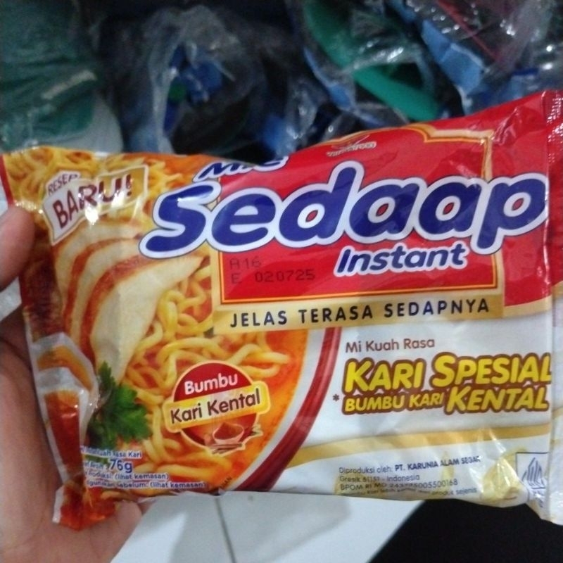 

MIE KUAH SEDAAP KARI SPESIAL KARI KENTAL mi instan