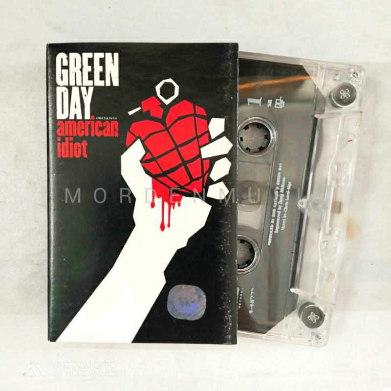 Kaset Green Day album American Idiot