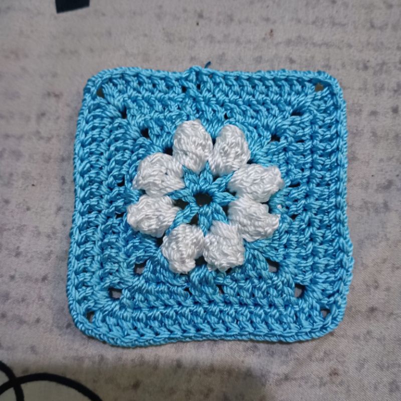 Daisy Granny Square, Rajut kotak isi bunga