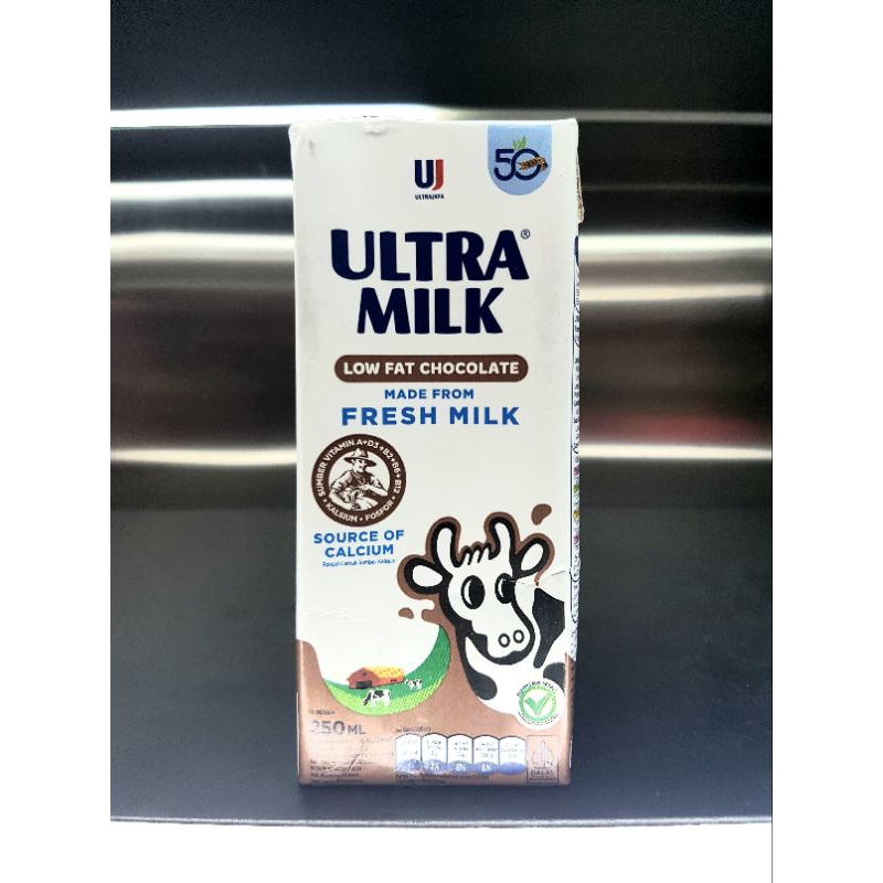 

Ultra Milk 250 ml Susu UHT Variant Low Fat Cokelat