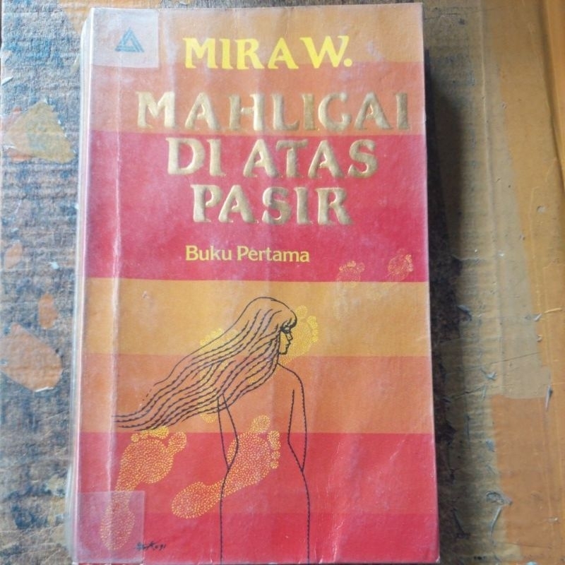 Mira W. Mahligai di Atas Pasir buku pertama