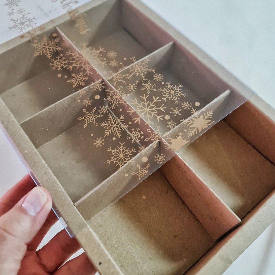 

( 5 pcs ) dus coklat polos tutup mika edisi christmas laminasi doff box sekat 6 packaging kue lapis legit size 22.5 x 15.5 x 4.5 cm