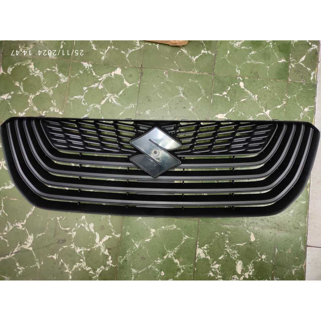 Grill Depan Ertiga DREZA 7174159R5000