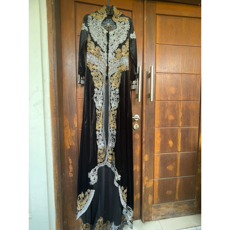 Kebaya Pengantin Bludru Hitam ekor